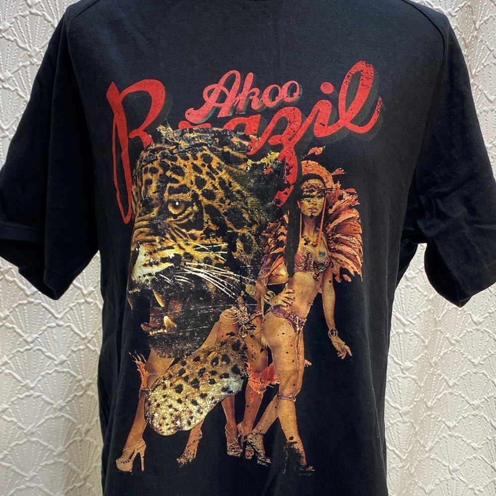 Akoo size Large Black T-Shirt with Akoo Brazil Graphic animal print showgirl
